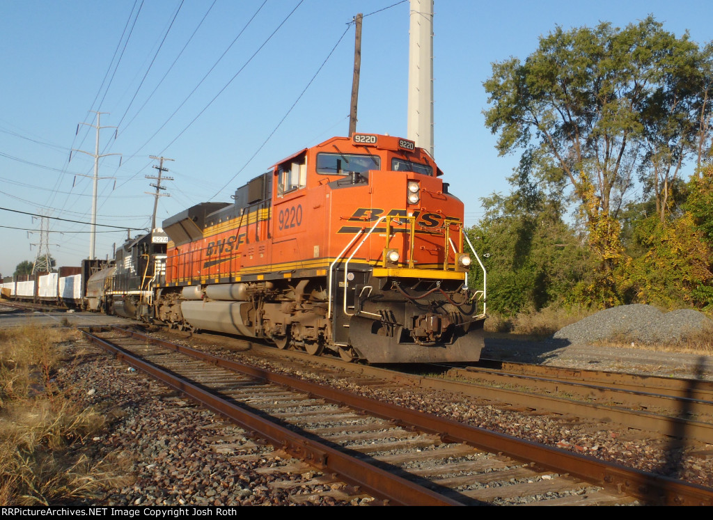 BNSF 9220 & NS 5274